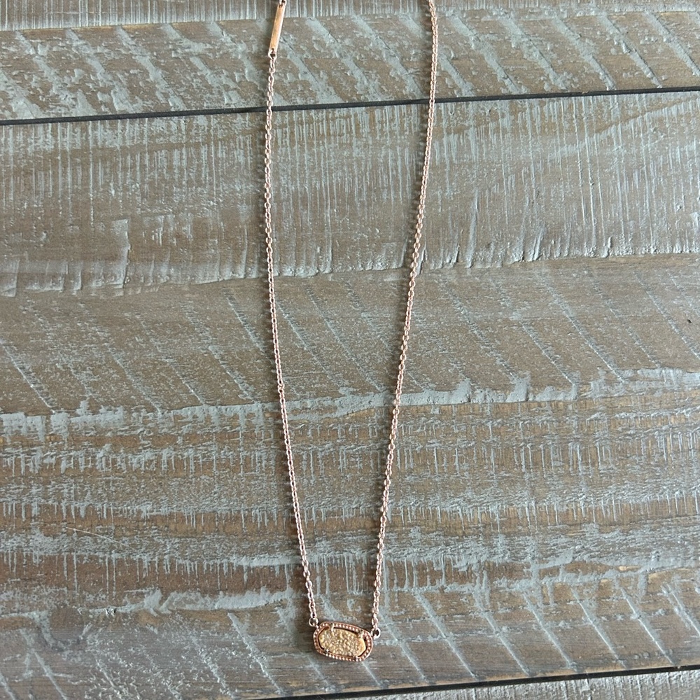EUC preowned Kendra Scott necklace